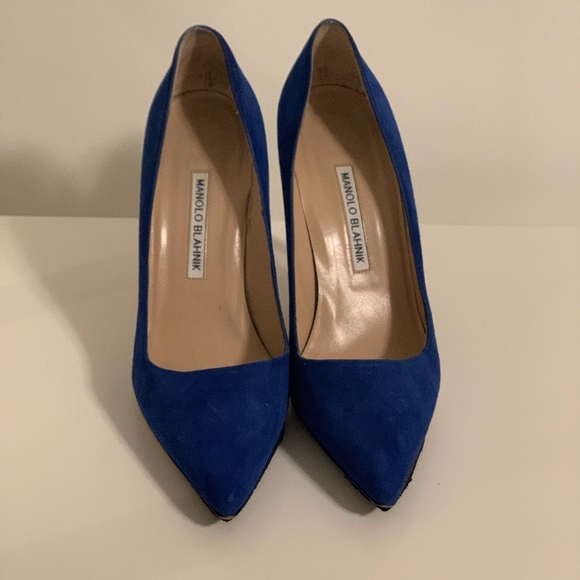 Manolo Blahnik Blue Suede Pumps - Picture 3 of 8